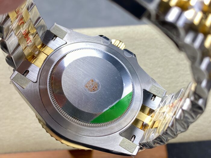 ロレックスGMTマスターコピー126713GRNR 0001 Swiss ETA社 2836-2 - 画像 (8)