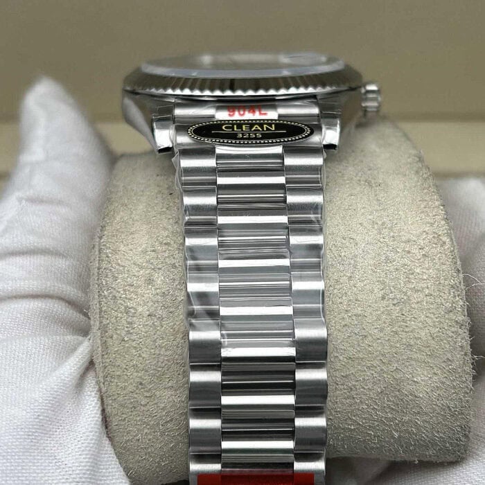 ロレックススーパーコピーデイデイト40mm 228239 、ダイヤモンド入りシルバーダイアル　クローンCal.3255ムーブメント - 画像 (6)