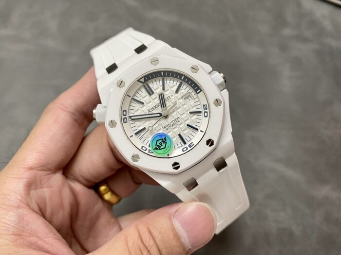 オーデマピゲ コピー時計ロイヤルオークオフショア ダイバー ホワイトセラミック 15707CB.OO.A010CA.01 - 画像 (3)