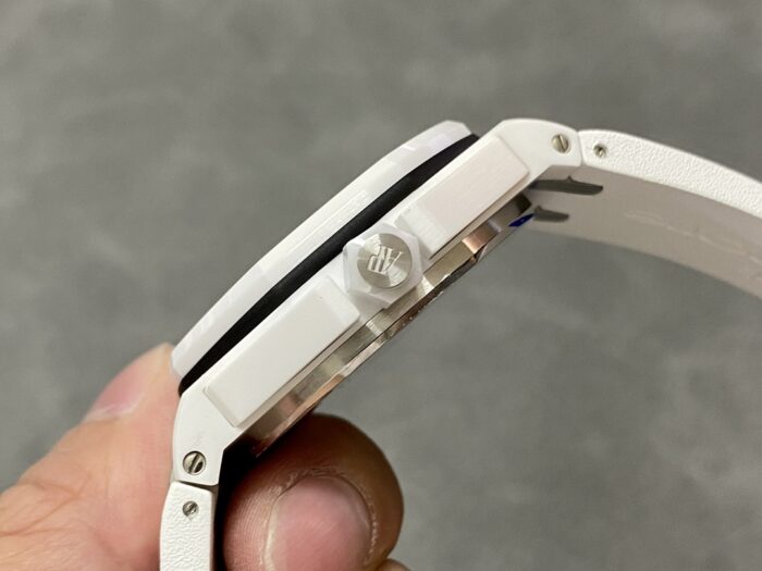 オーデマピゲ コピー時計ロイヤルオークオフショア ダイバー ホワイトセラミック 15707CB.OO.A010CA.01 - 画像 (5)