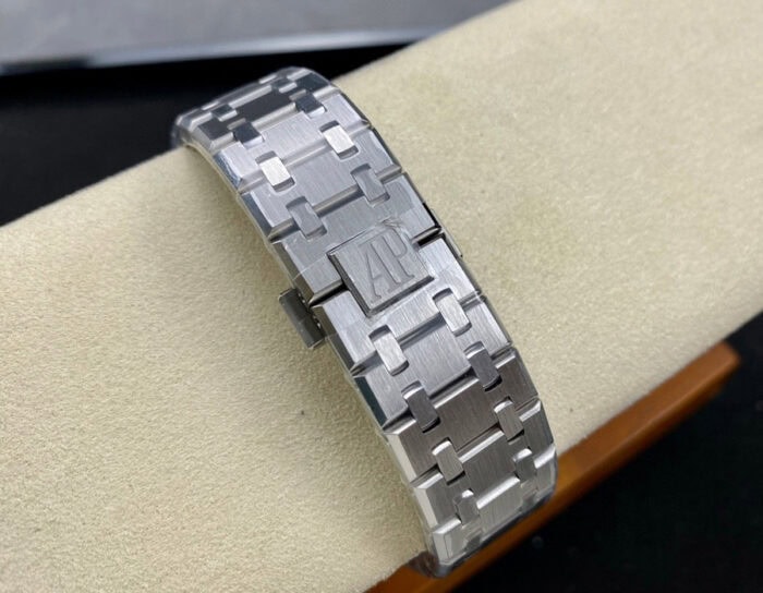オーデマピゲスーパーコピーロイヤル オークオートマティック “50周年記念”Ref. 15510ST.OO.1320ST.03 - 画像 (9)