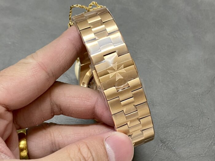 ヴァシュロン コンスタンタンコピー時計 オーバーシーズ 4500V/110R-B705クローンCal.5100ムーブメント - 画像 (9)