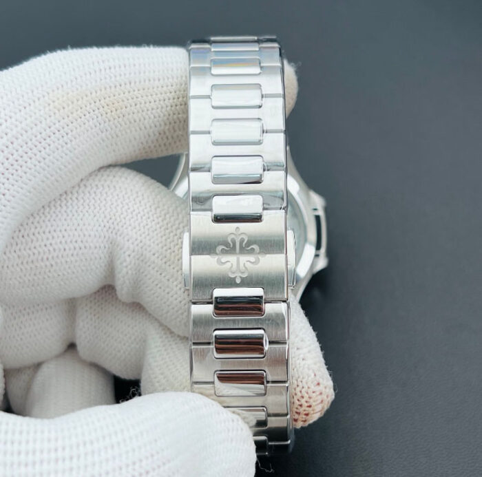 パテックフィリップコピーノーチラス7118/1A-011 35.2mm Cal.26-330 S C自動巻き - 画像 (6)